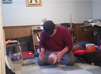 Most Consecutive Times To Dribble A Football With Alternating Hands In One Minute