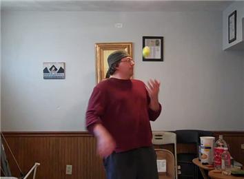 Most Catches Of A Tennis Ball Thrown Over One\'s Own Shoulder In One Minute