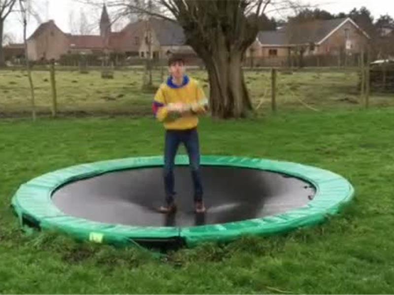 mild Skøn Wrap Longest Time Jumping On A Trampoline While Playing A Ukulele | World Record  | freytheanimal