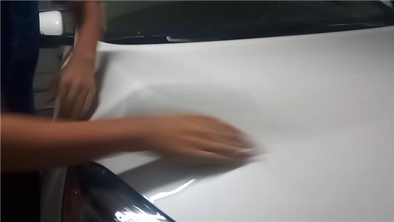 Most Times Kissing A Car In 30 Seconds