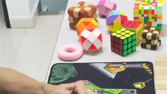 FASTEST TIME to SOLVE a RUBIK\'s SNAKE INTO a BALL ONE-HANDED