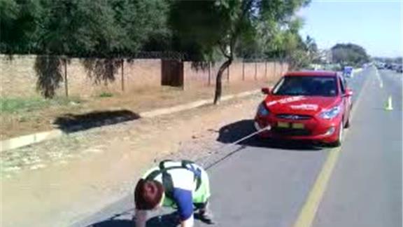 A Lady to Pull a 2,200kg Vehicle for 250 Meters