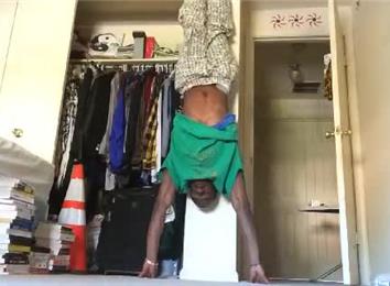 Longest Handstand Longest Handstand On Fingertips | World Record | Damani Jones