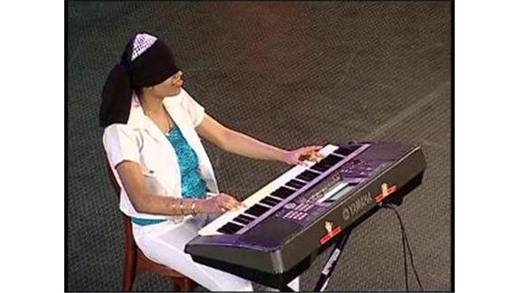  Child Prodigy In Music Plays She Composes Music Blindfolded